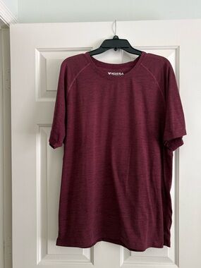 Men’s Korsa by Roadrunner Sports Short-Sleeve Performance Tee in Burgundy